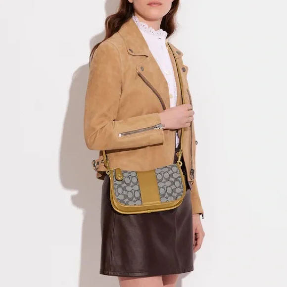 💰SOLD - CD678 - Coach Swinger in Signature Jacquard - Picture 11 of 11